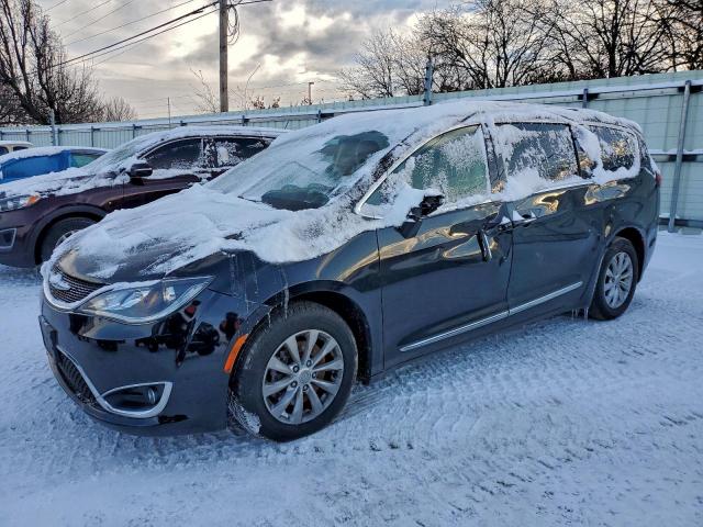  Salvage Chrysler Pacifica
