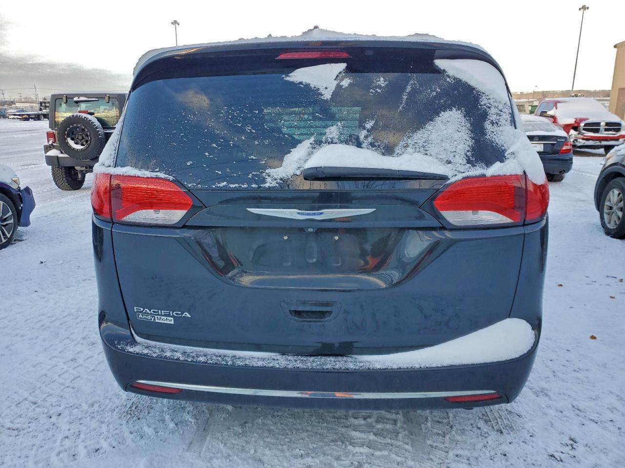 Chrysler Pacifica Touring L Image 8