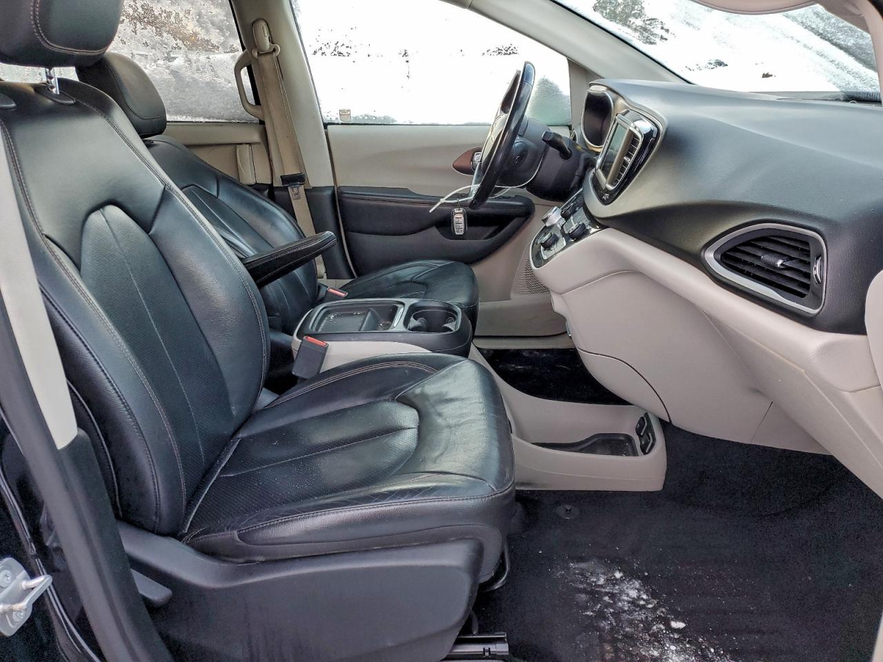 Chrysler Pacifica Touring L Image 7