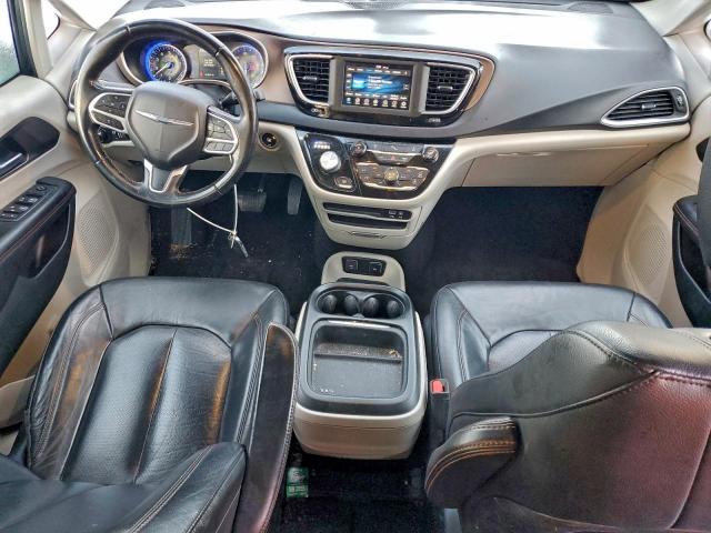 Chrysler Pacifica Touring L Image 11