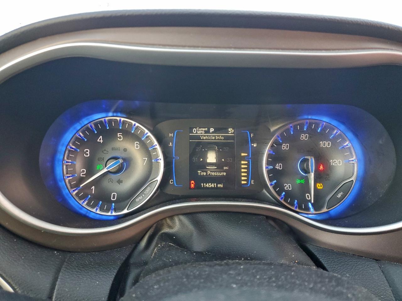 Chrysler Pacifica Touring L Image 12