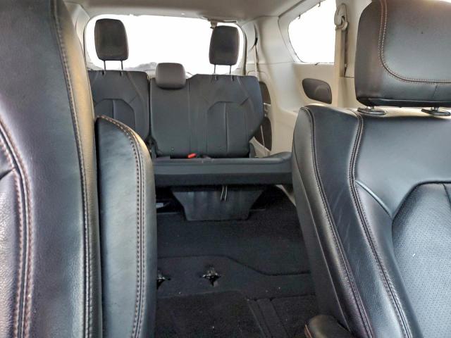 Chrysler Pacifica Touring L Image 6