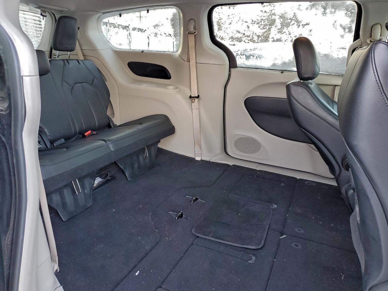 Chrysler Pacifica Touring L Image 13