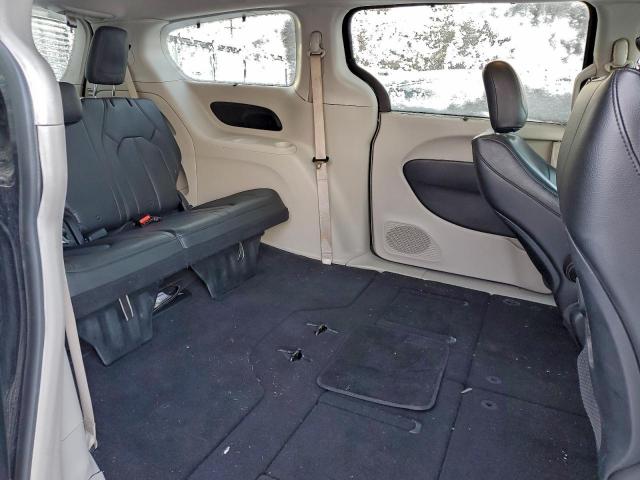 Chrysler Pacifica Touring L Image 13