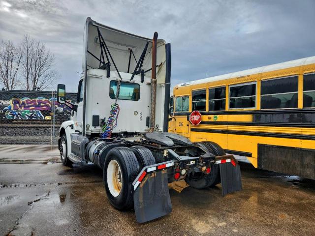 Peterbilt Tractor 579 Image 4