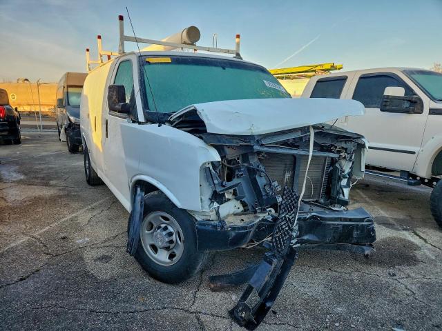 Chevrolet Express Image 4