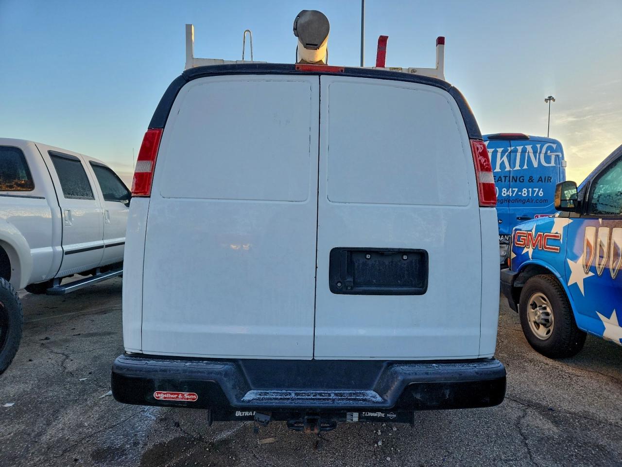 Chevrolet Express Image 3