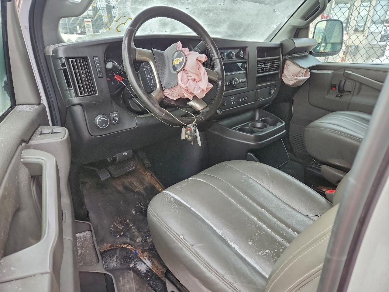 Chevrolet Express Image 12