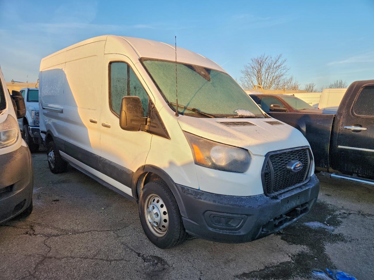 Ford Transit T-250 Image 6