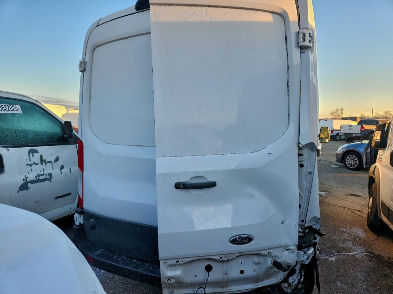 Ford Transit T-250 Image 10