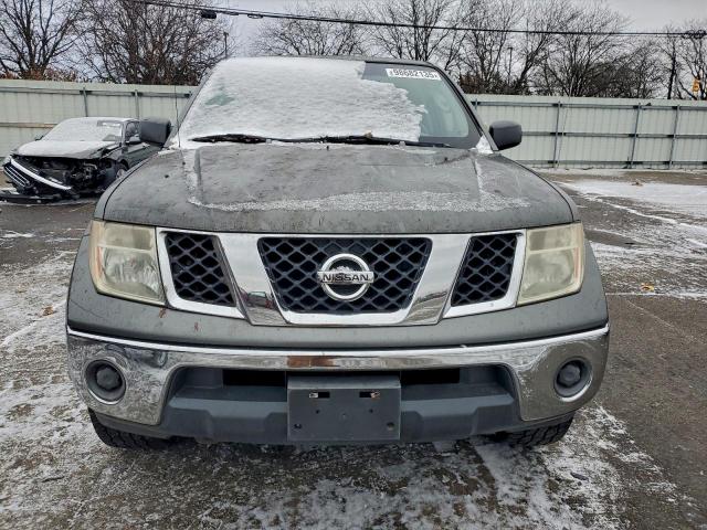 Nissan Frontier Crew Cab Le Image 6