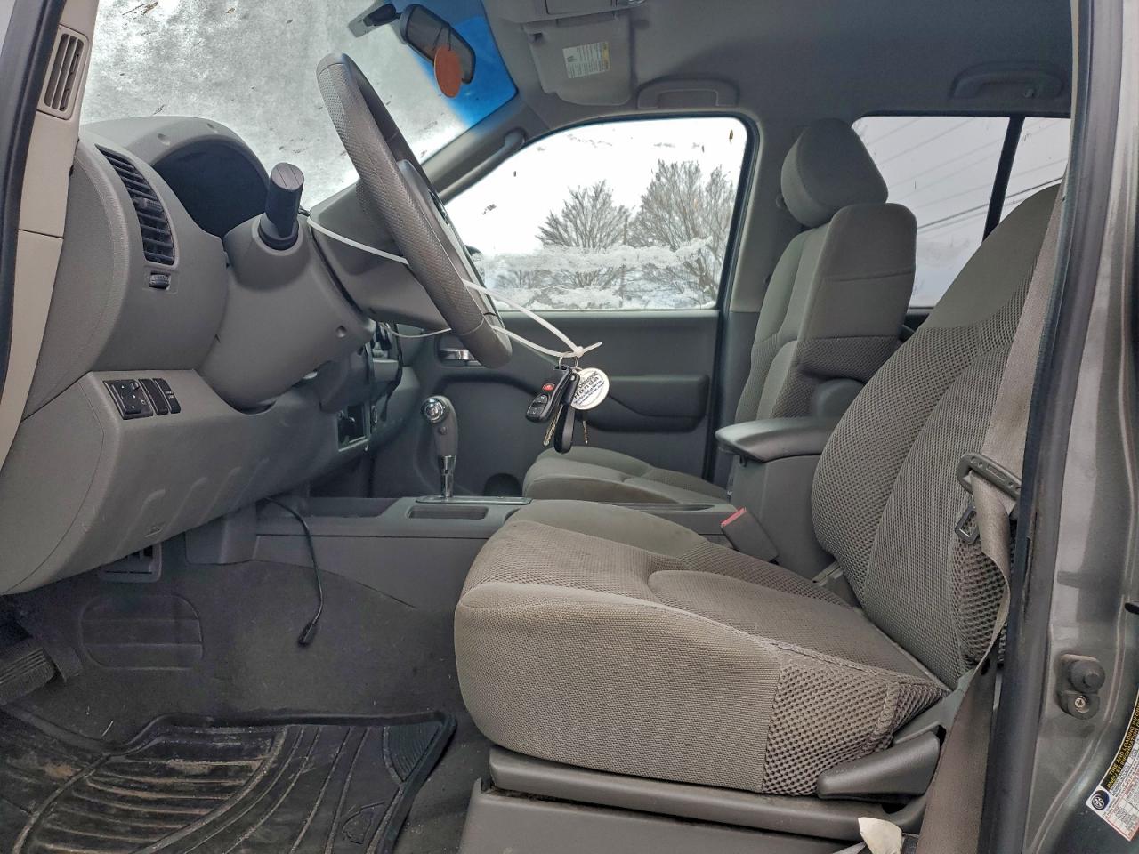 Nissan Frontier Crew Cab Le Image 4