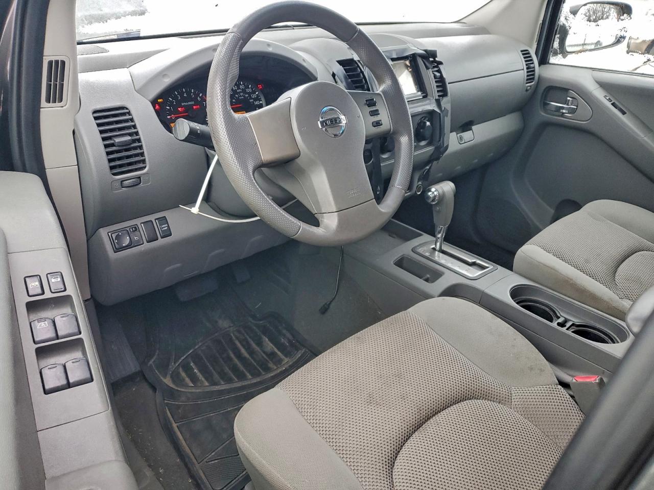 Nissan Frontier Crew Cab Le Image 5