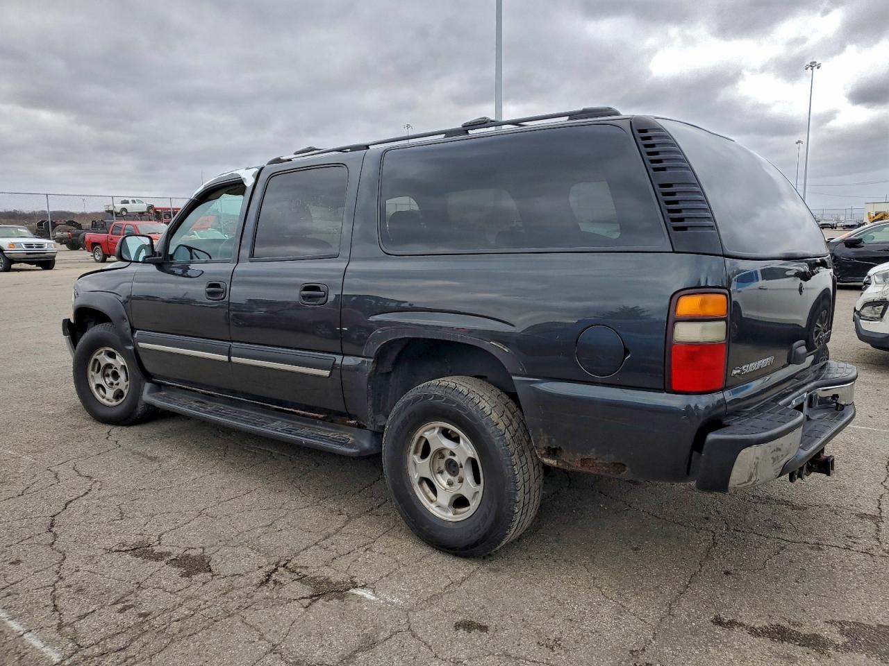 Chevrolet Suburban C1500 Image 13