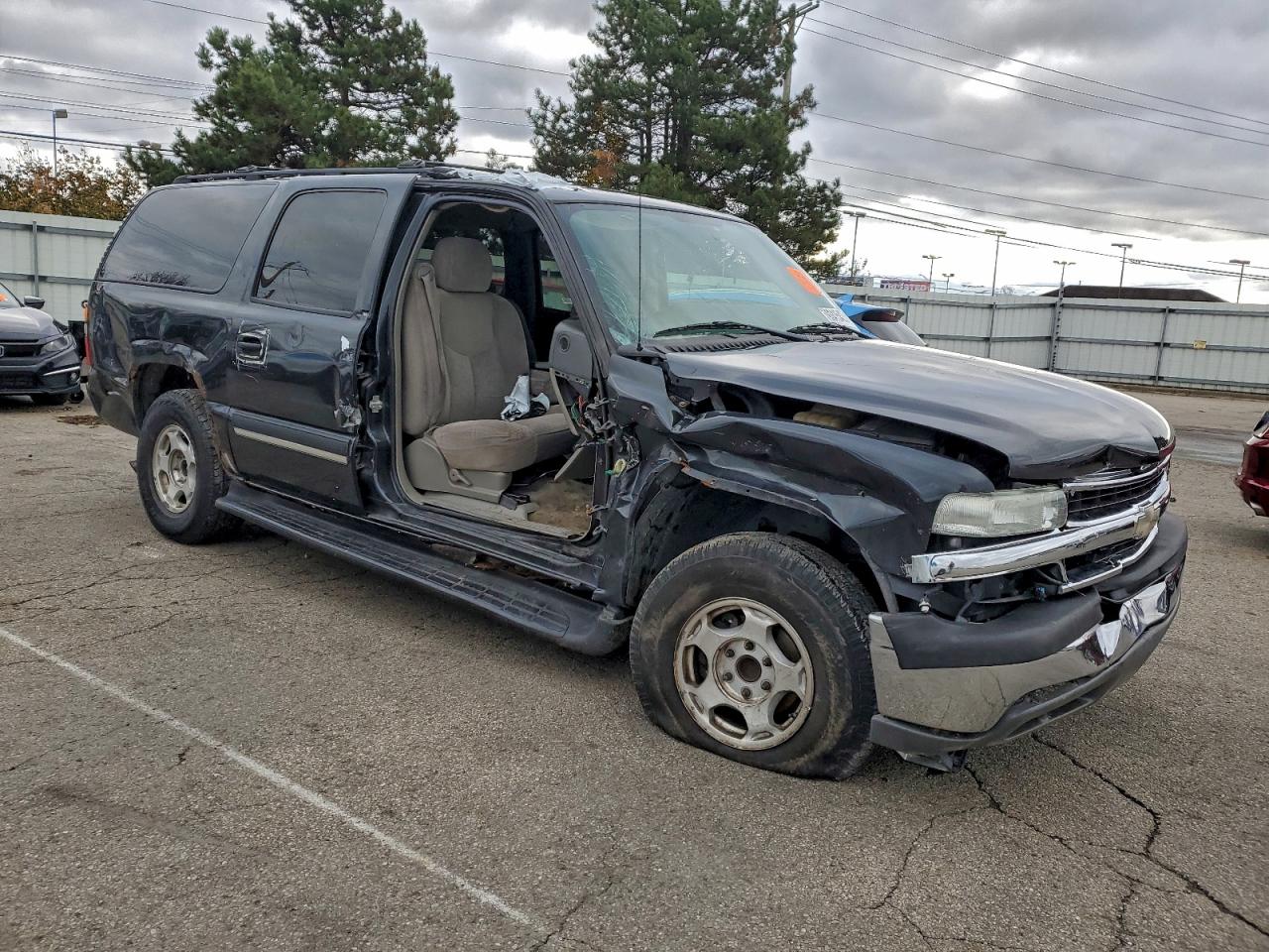 Chevrolet Suburban C1500 Image 3