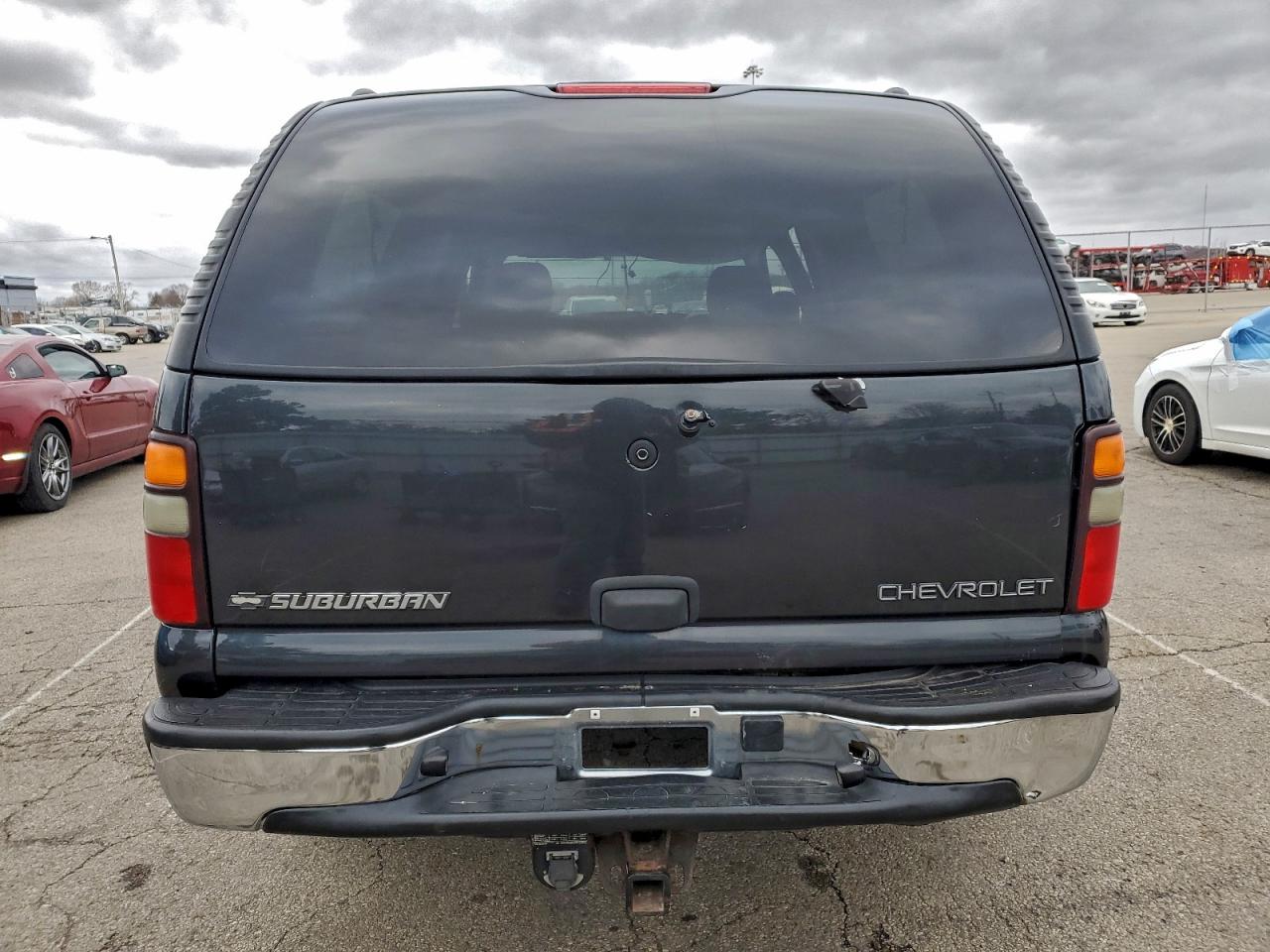 Chevrolet Suburban C1500 Image 10