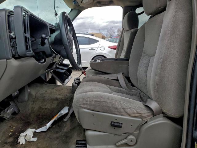 Chevrolet Suburban C1500 Image 11