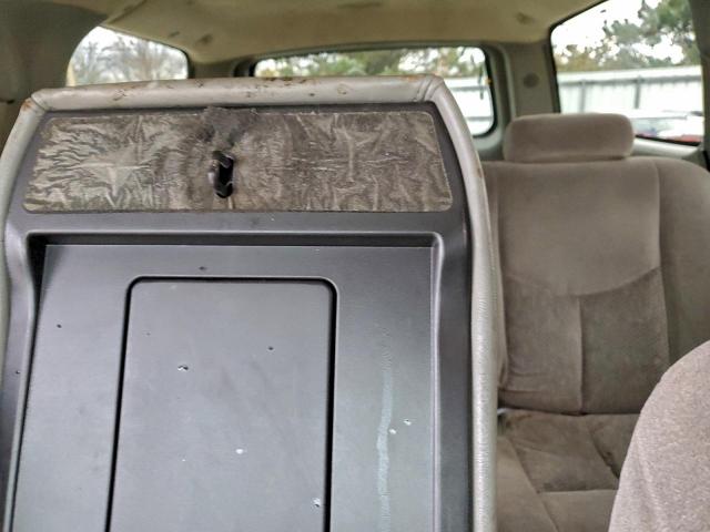 Chevrolet Suburban C1500 Image 8