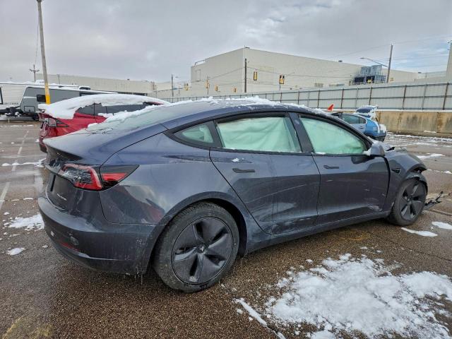 Tesla Model 3 Image 8