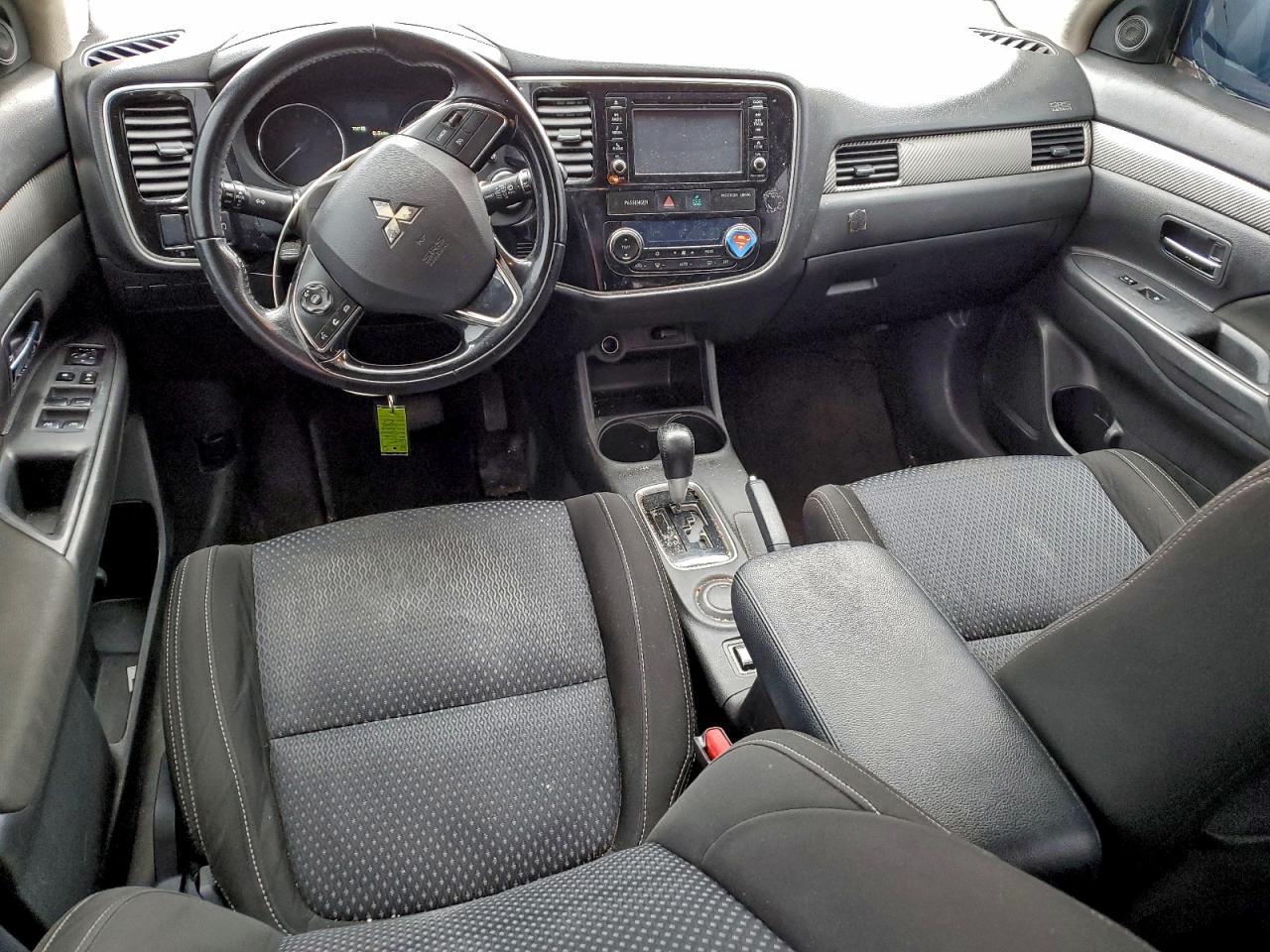Mitsubishi Outlander Se Image 11