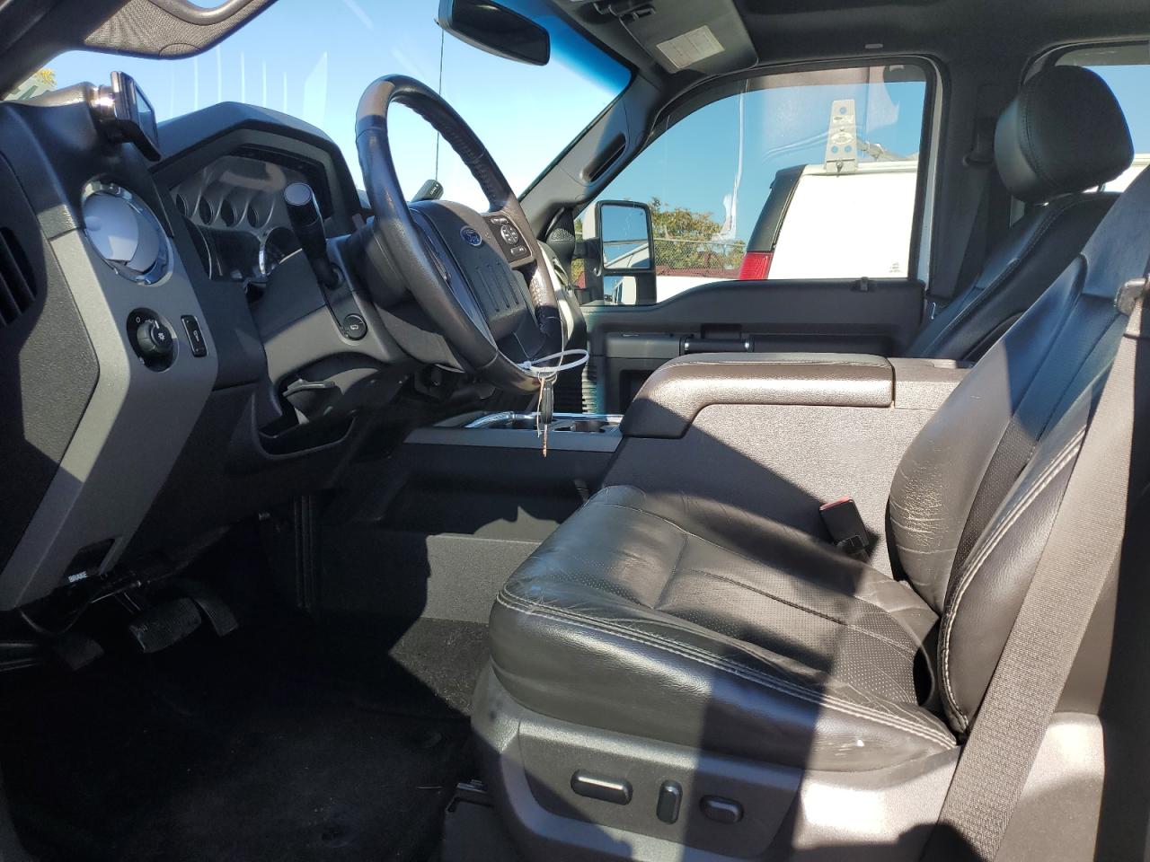 Ford F-350 Super Duty Image 2