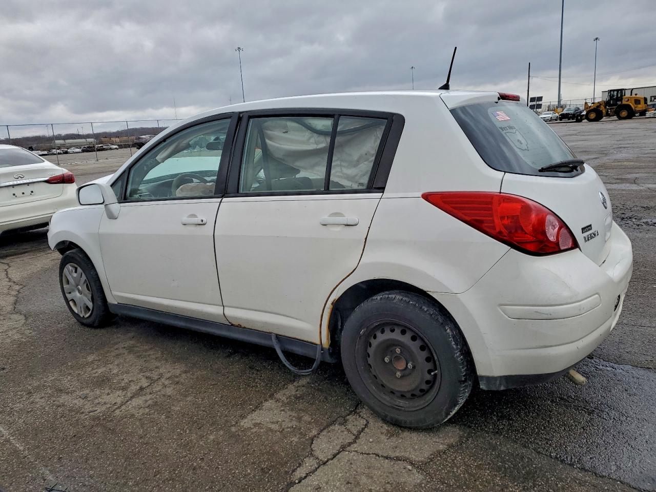 Nissan Versa S Image 3