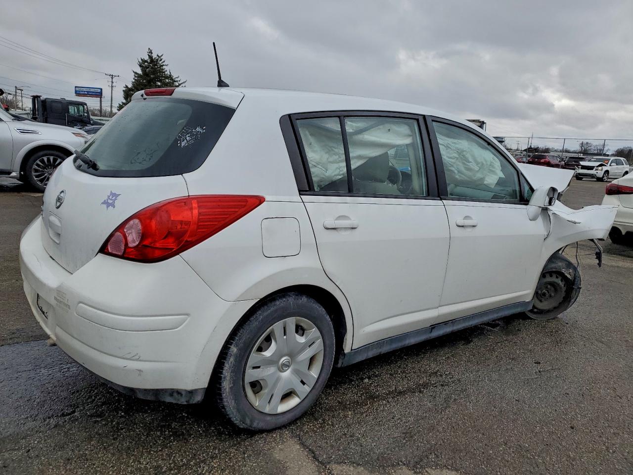 Nissan Versa S Image 2