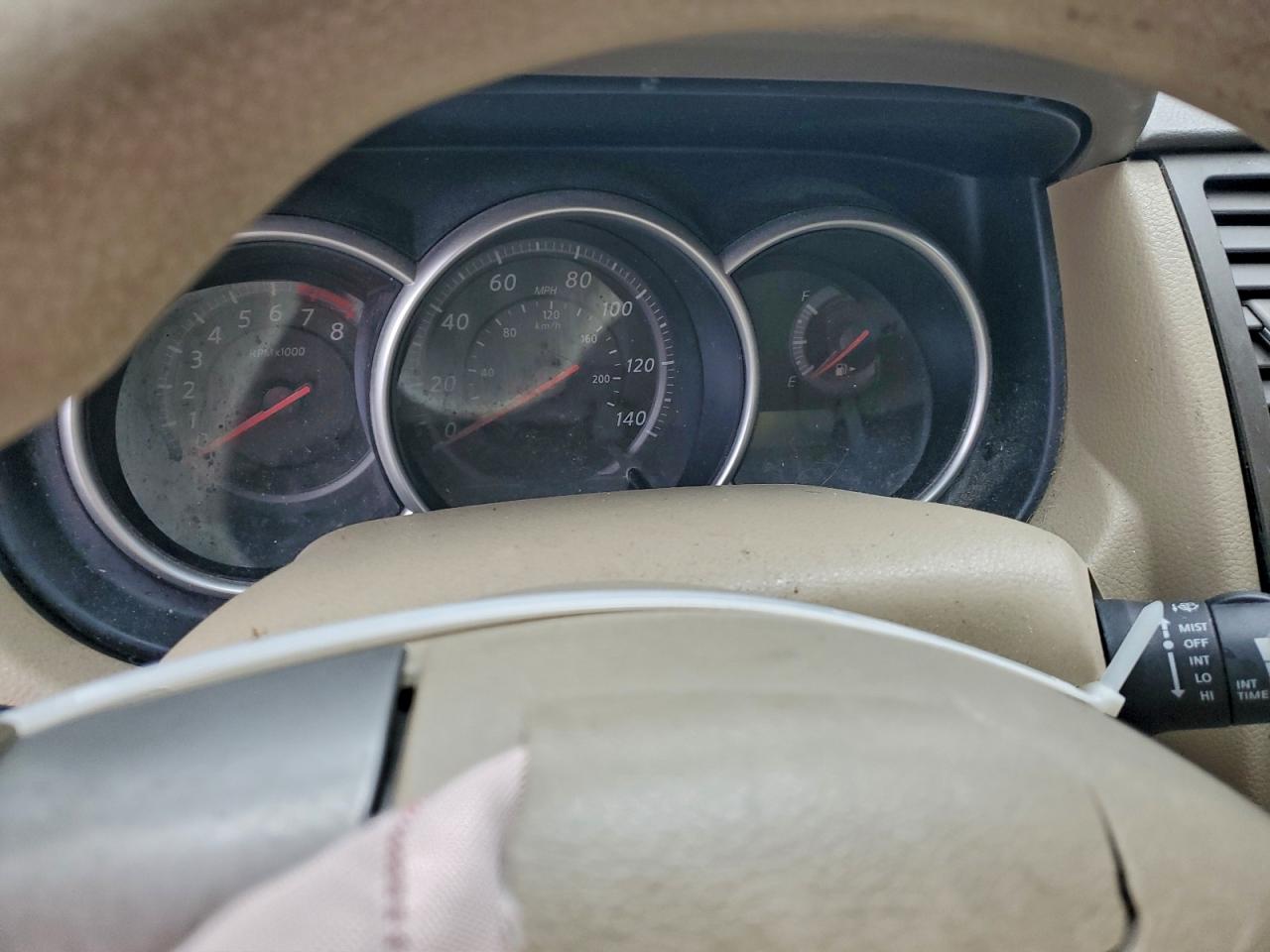 Nissan Versa S Image 8