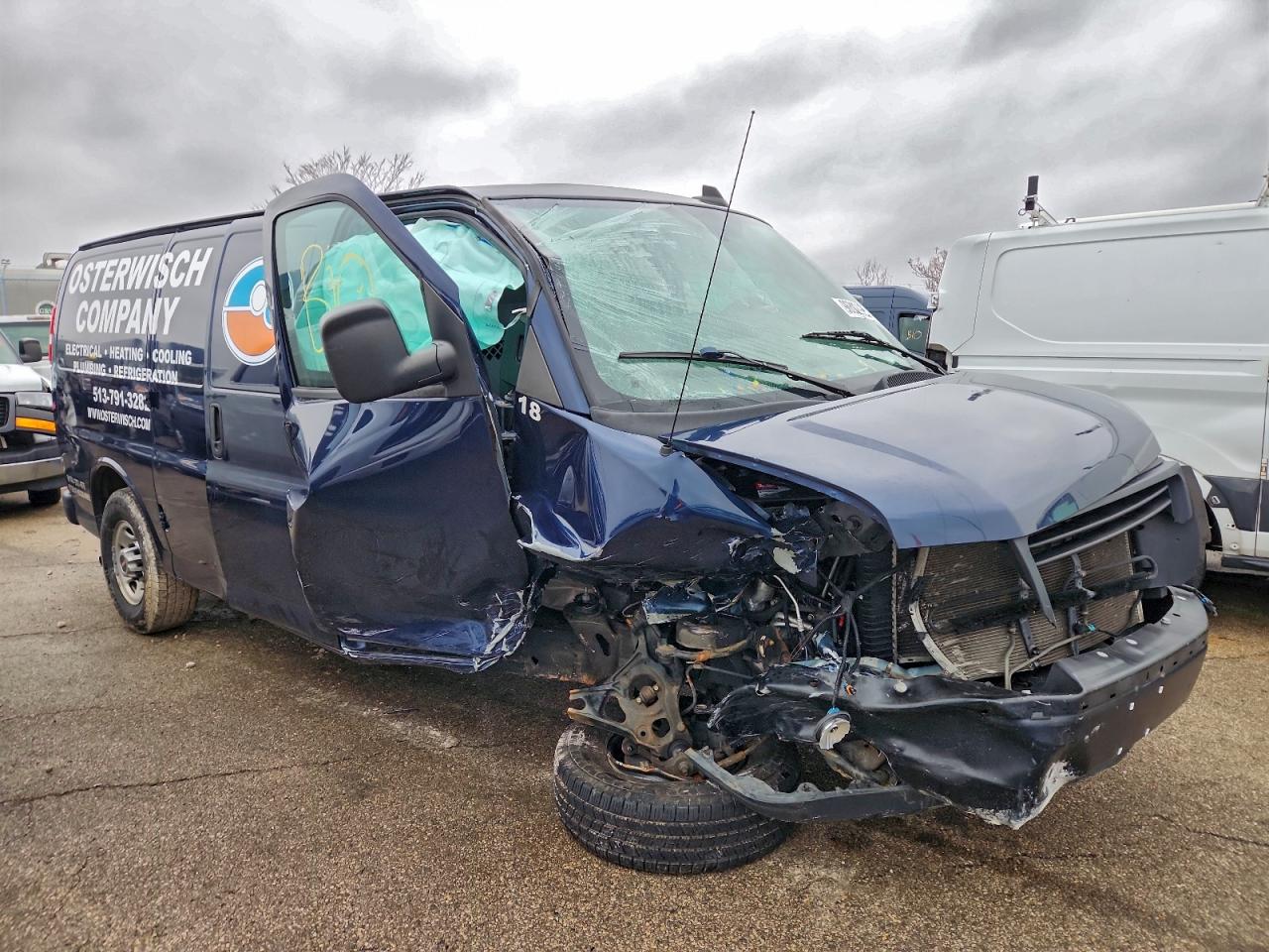 GMC Savana G3500 Image 3