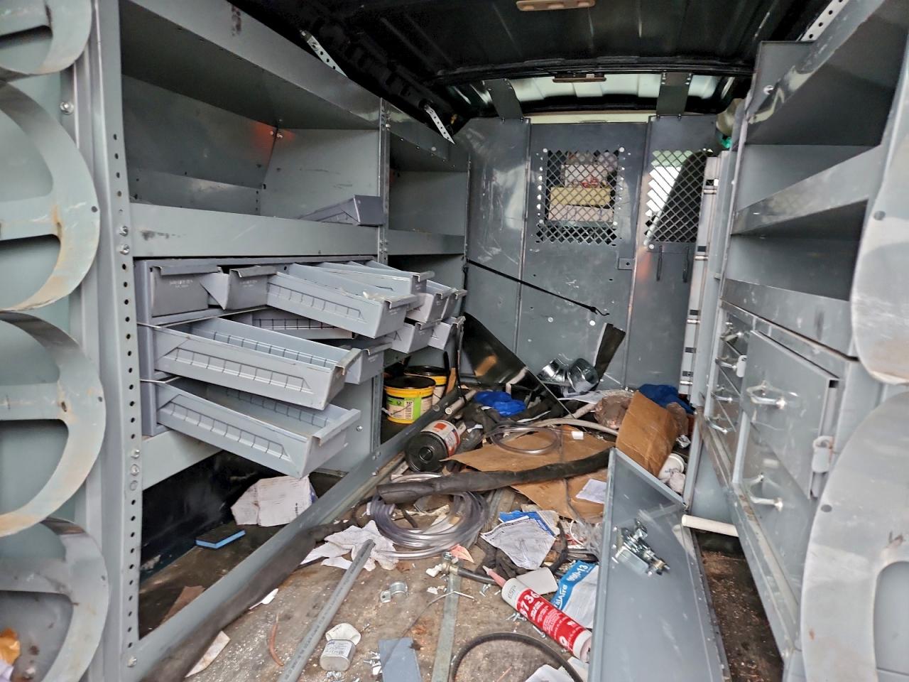 GMC Savana G3500 Image 12