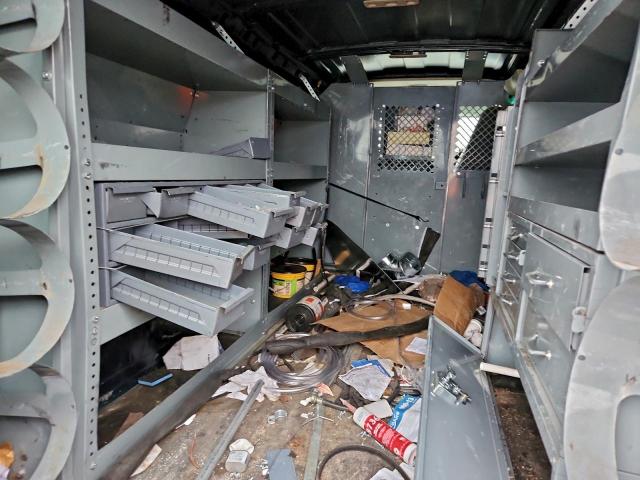 GMC Savana G3500 Image 12