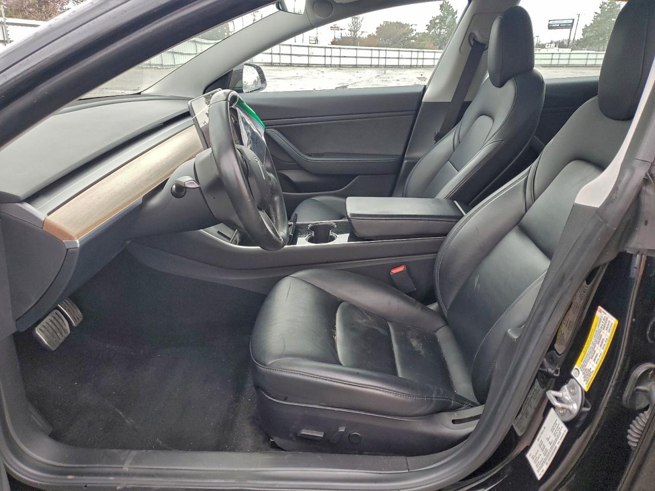 Tesla Model 3 Image 9