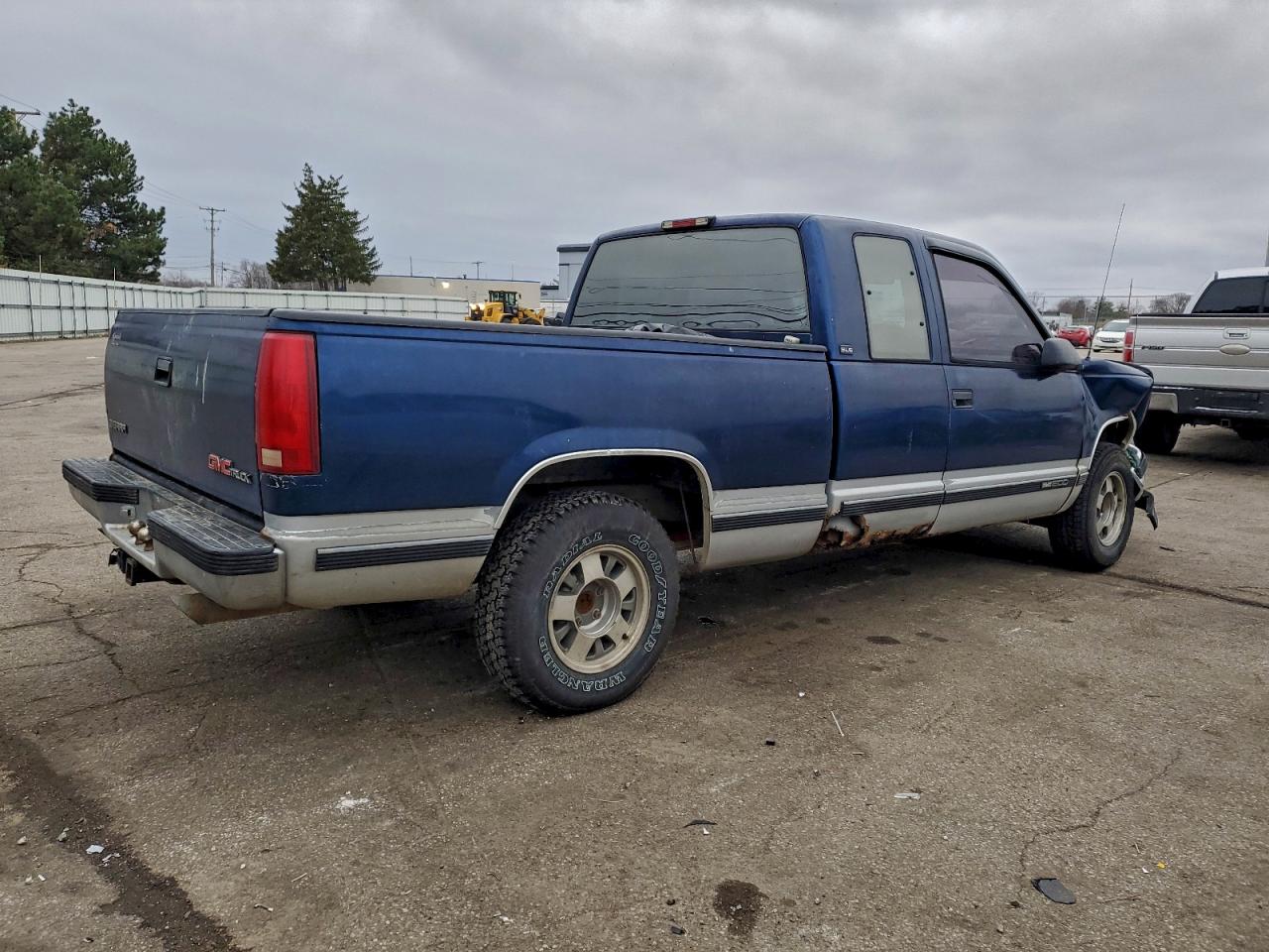 GMC Sierra C1500 Image 3