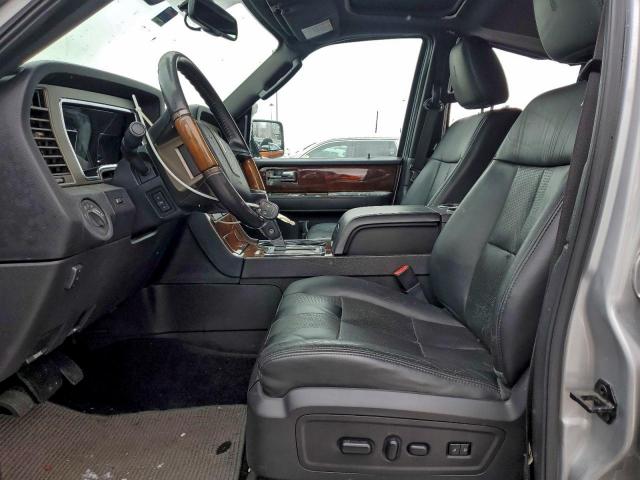 Lincoln Navigator Image 8