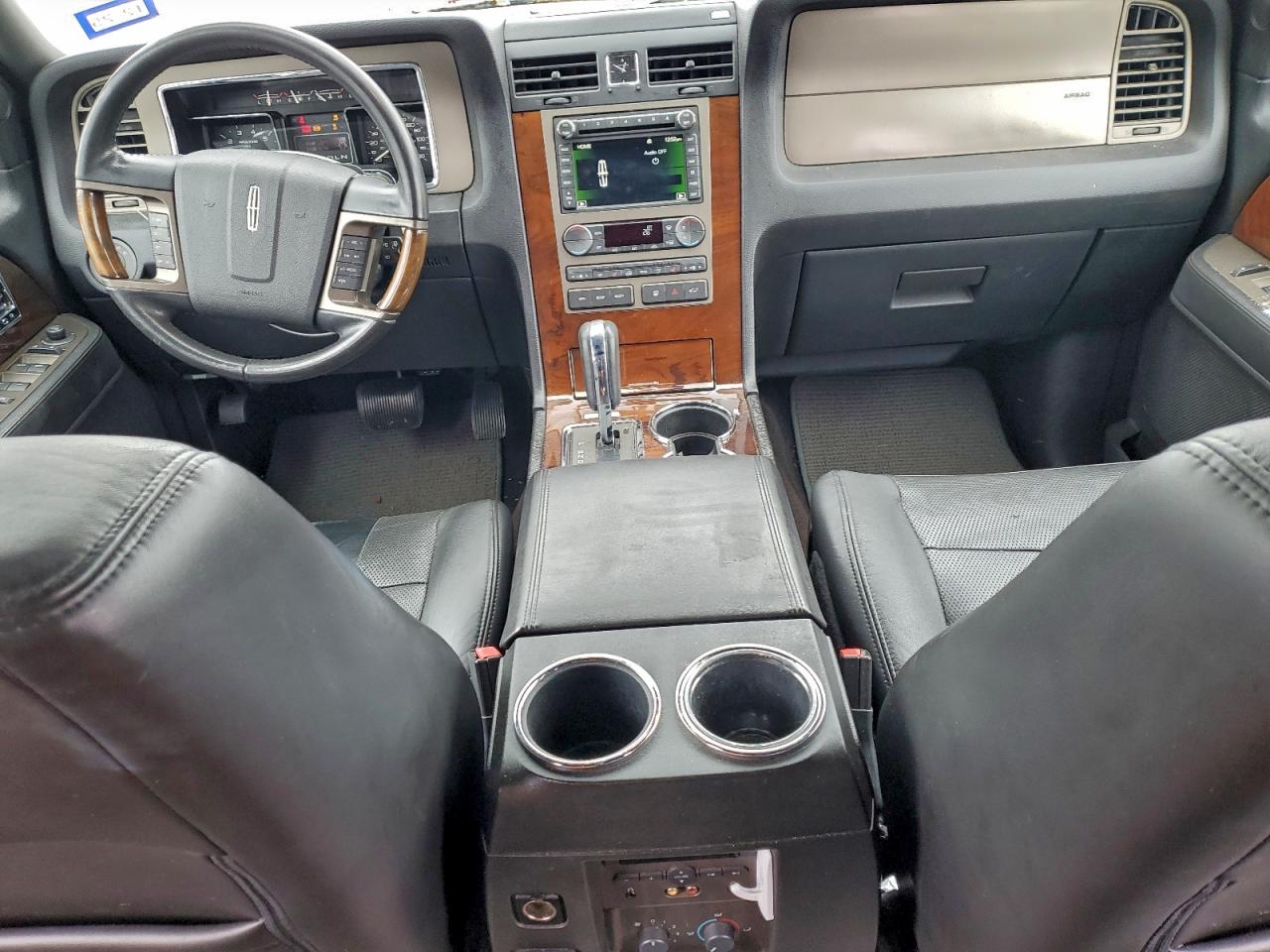 Lincoln Navigator Image 10