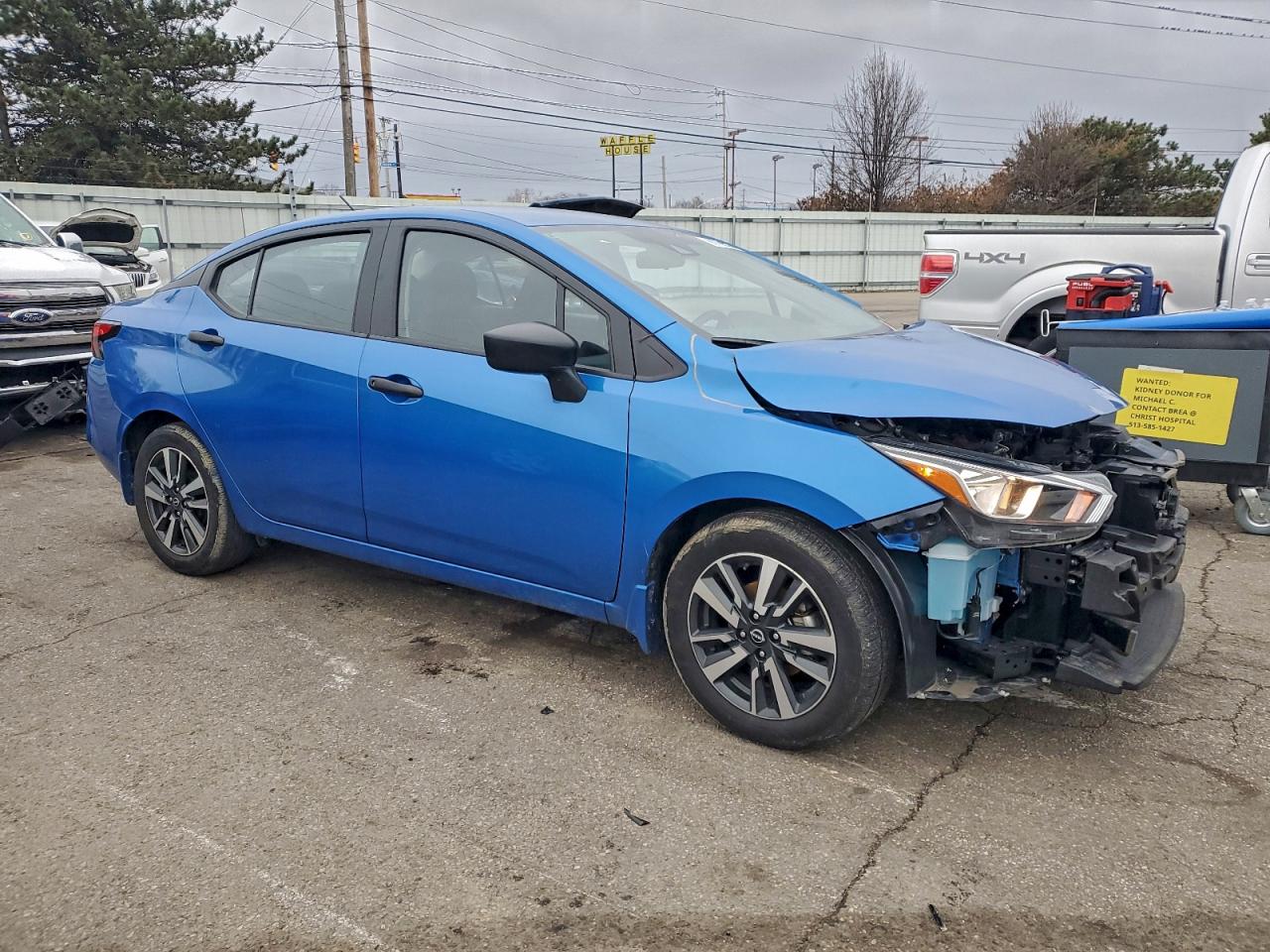 Nissan Versa S Image 3