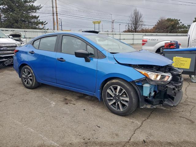 Nissan Versa S Image 3