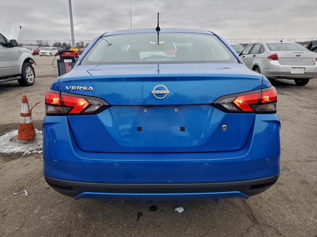 Nissan Versa S Image 6
