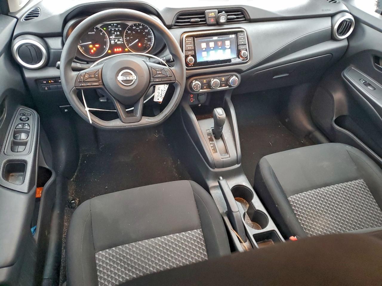 Nissan Versa S Image 11