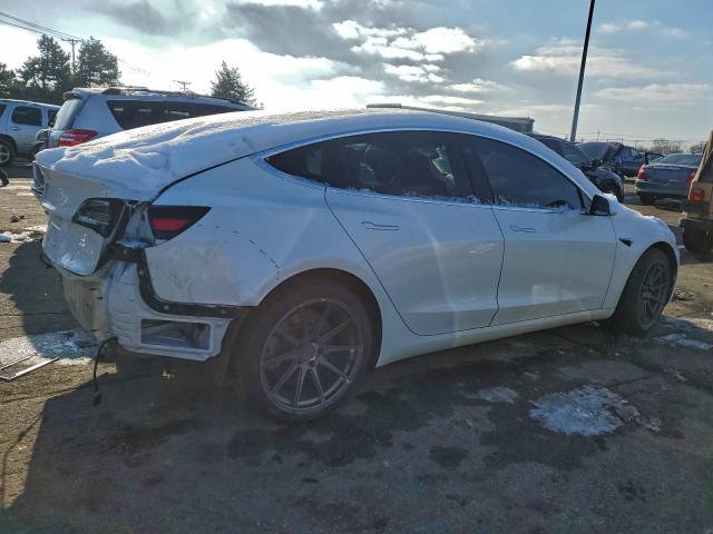 Tesla Model 3 Image 4