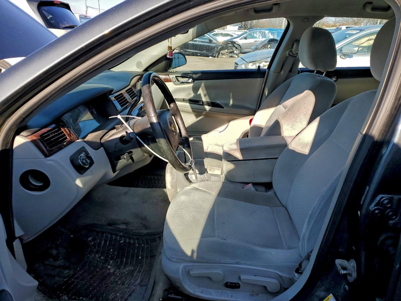 Chevrolet Impala Lt Image 10