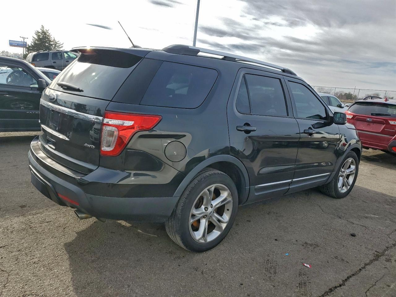Ford Explorer Limited Image 6