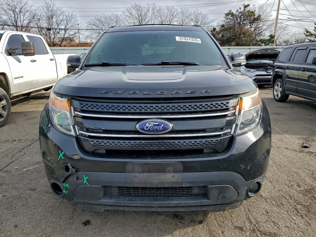 Ford Explorer Limited Image 5