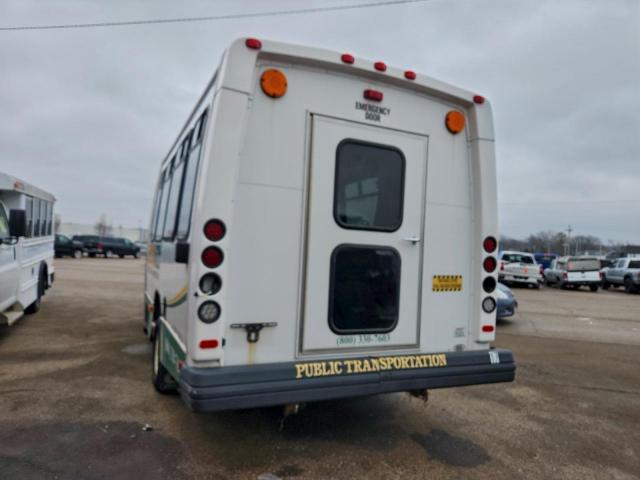 Ford Econoline E350 Super Duty Cutaway Van Image 3