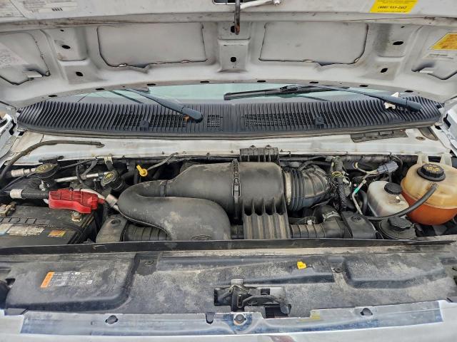 Ford Econoline E350 Super Duty Cutaway Van Image 8