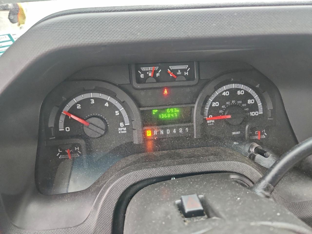 Ford Econoline E350 Super Duty Cutaway Van Image 6