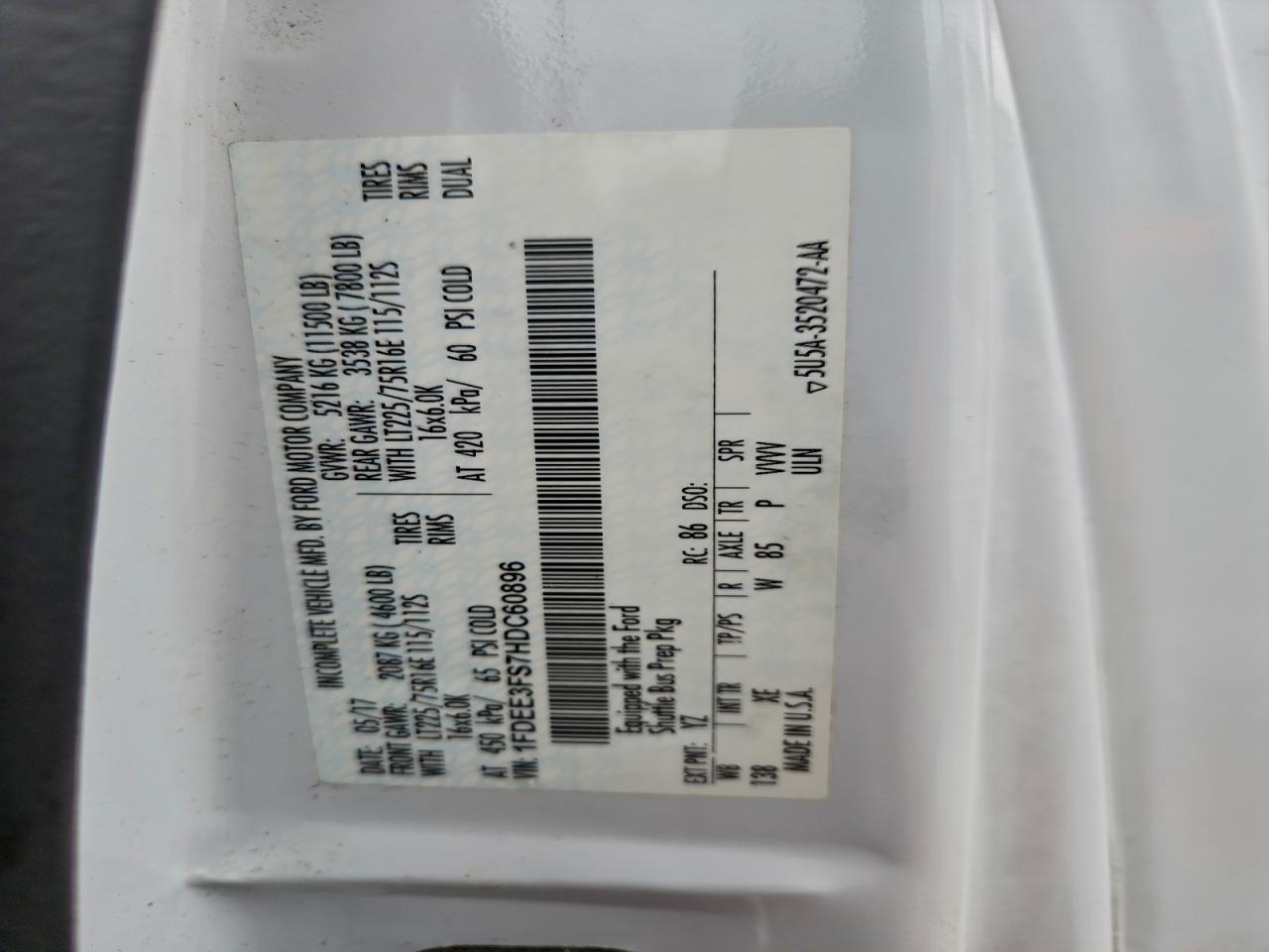 Ford Econoline E350 Super Duty Cutaway Van Image 7