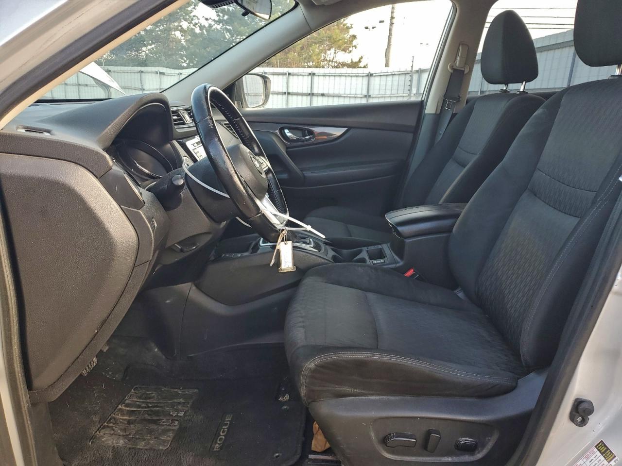 Nissan Rogue S Image 9