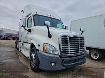  Salvage Freightliner Cascadia 1