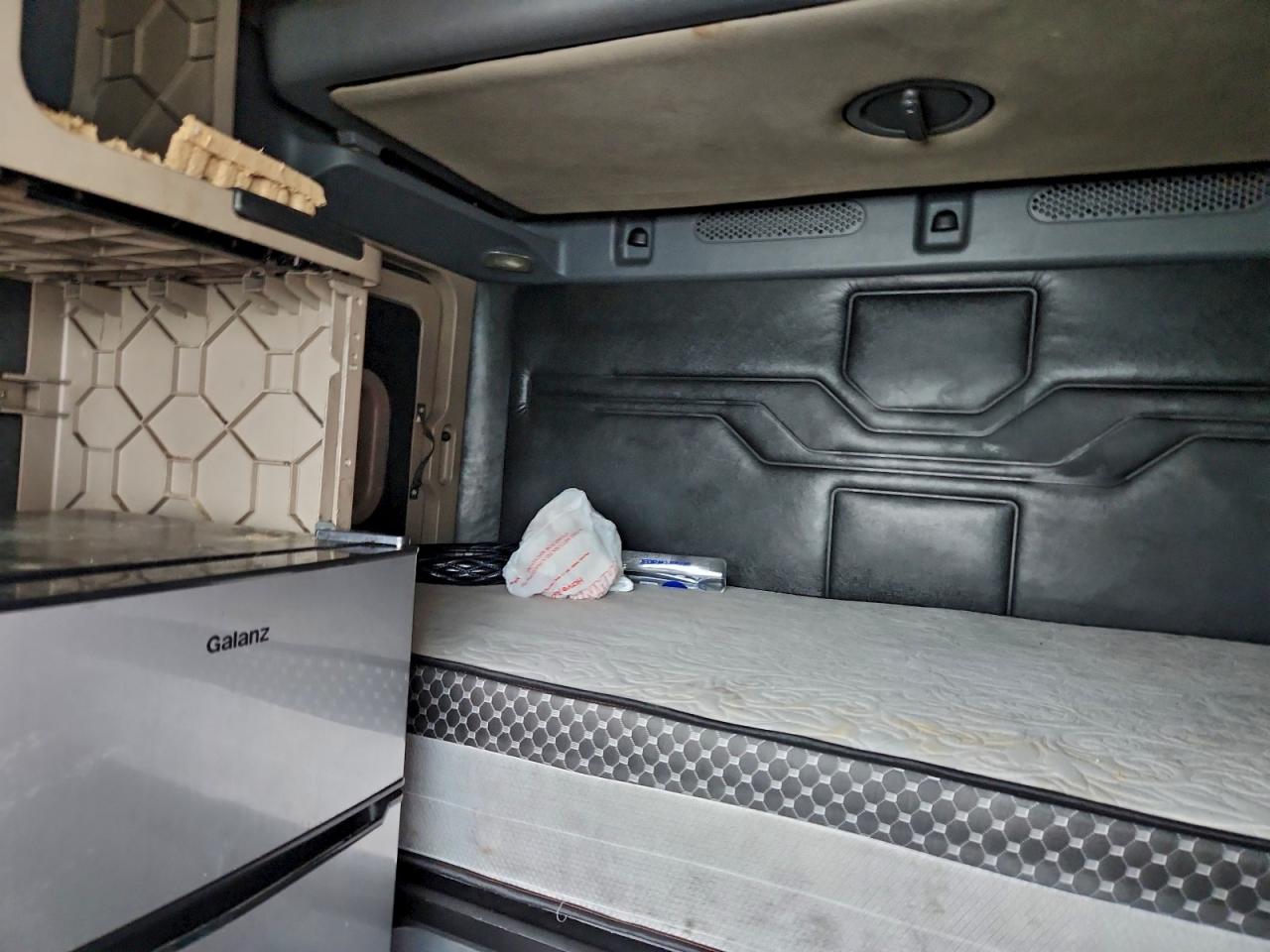 Freightliner Cascadia 1 Image 2